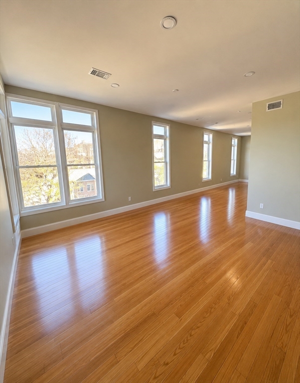 10 Roxbury, Boston, Massachusetts, 3 Bedrooms Bedrooms, 4 Rooms Rooms,2 BathroomsBathrooms,Residential Lease,For Rent,Roxbury,73524217