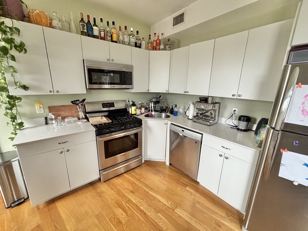 10 Roxbury, Boston, Massachusetts, 1 Bedroom Bedrooms, 3 Rooms Rooms,1 BathroomBathrooms,Residential Lease,For Rent,Roxbury,73524219