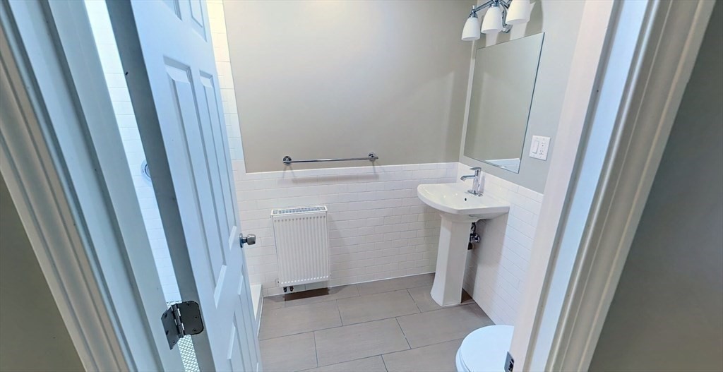 4A Weld, Boston, Massachusetts, 2 Bedrooms Bedrooms, 3 Rooms Rooms,1 BathroomBathrooms,Residential Lease,For Rent,Weld,73524227