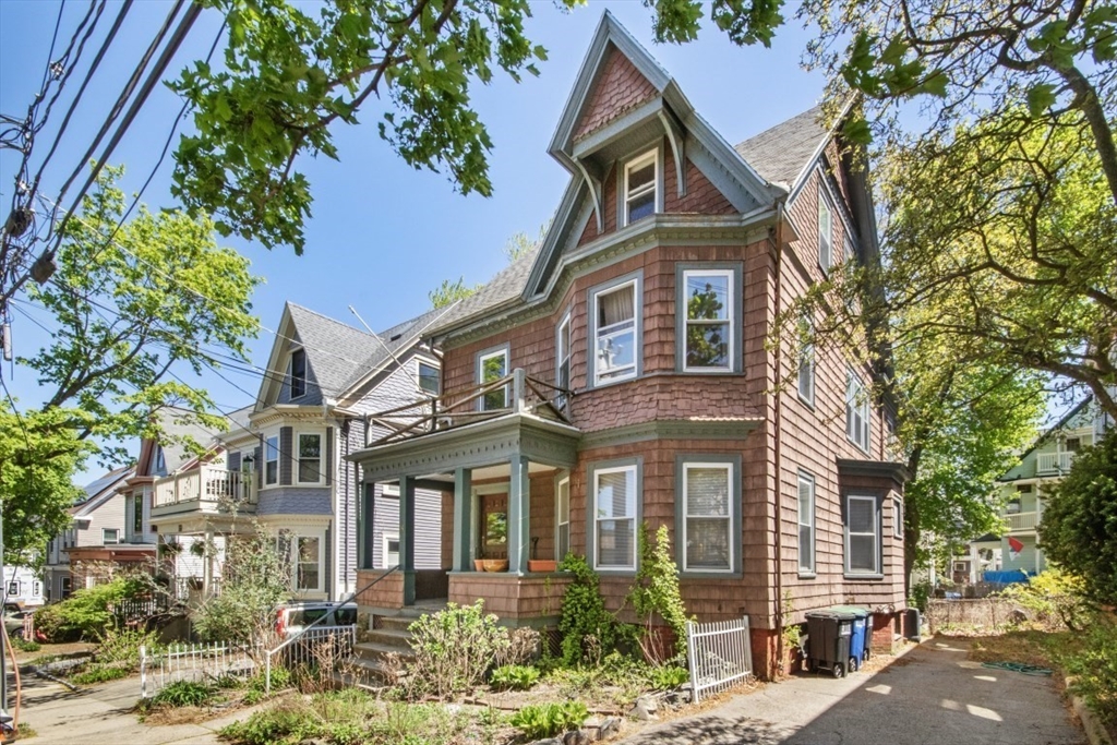 14 Tower St, Somerville, Massachusetts, 4 Bedrooms Bedrooms, 10 Rooms Rooms,2 BathroomsBathrooms,Residential Income,For Sale,Tower St,73524656