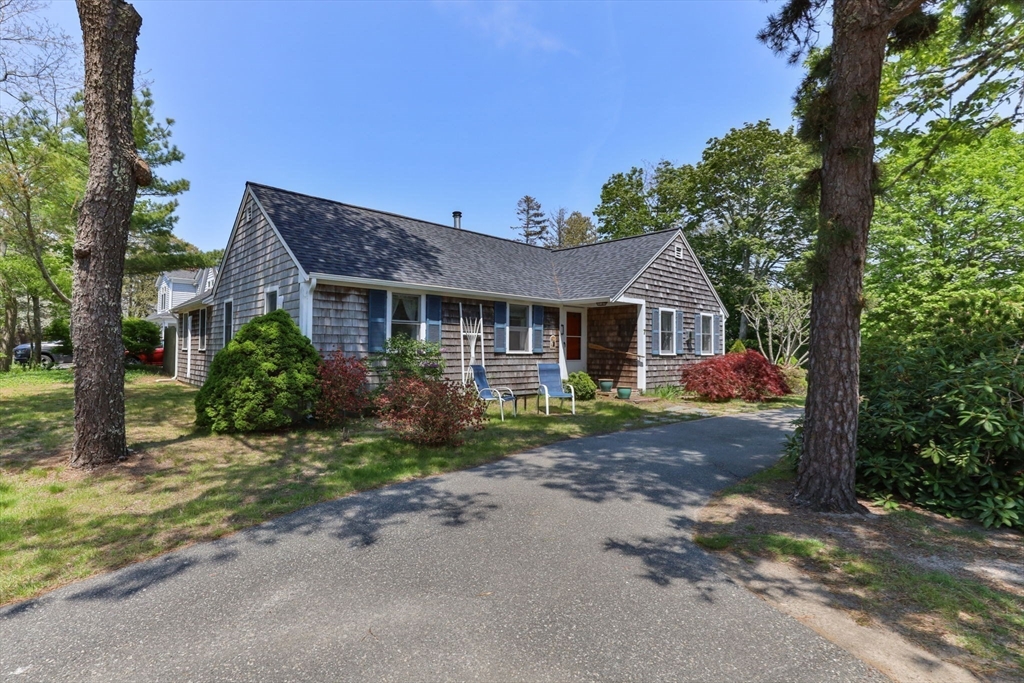 7 Aunt Matties Rd, Chatham, Massachusetts, 2 Bedrooms Bedrooms, 7 Rooms Rooms,2 BathroomsBathrooms,Residential,For Sale,Aunt Matties Rd,73524655