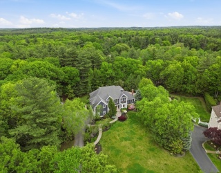 20 Tarbox Ln, North Reading, Massachusetts, 4 Bedrooms Bedrooms, 16 Rooms Rooms,4 BathroomsBathrooms,Residential,For Sale,Tarbox Ln,73524580