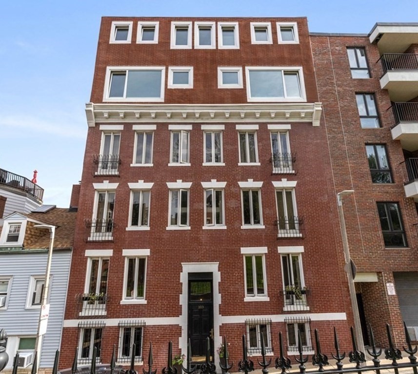 103 Charter St, Boston, Massachusetts, 2 Bedrooms Bedrooms, 5 Rooms Rooms,1 BathroomBathrooms,Residential,For Sale,Charter St,73524696