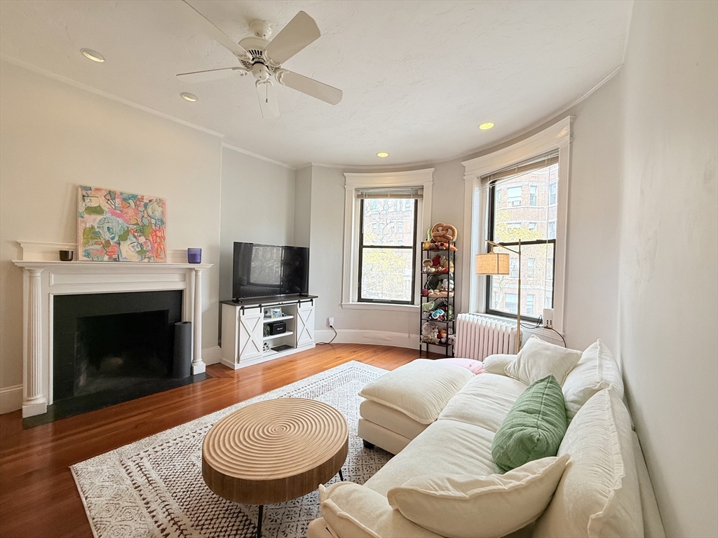 30 Peterborough St, Boston, Massachusetts, 1 Bedroom Bedrooms, 3 Rooms Rooms,1 BathroomBathrooms,Residential Lease,For Rent,Peterborough St,73524455