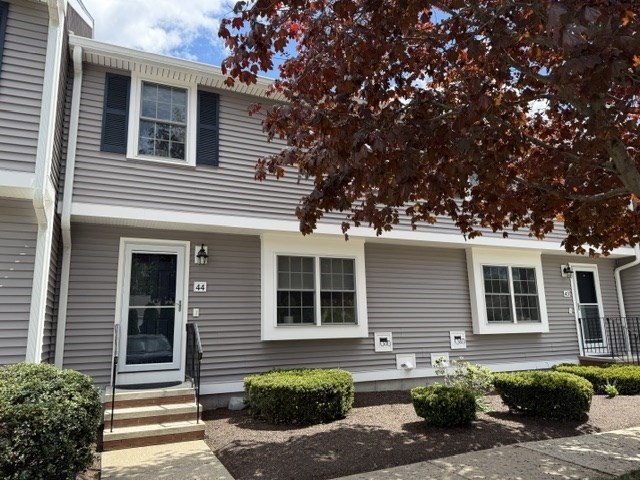 5 Meadowhill Ct, Easton, Massachusetts, 2 Bedrooms Bedrooms, 6 Rooms Rooms,2 BathroomsBathrooms,Residential,For Sale,Meadowhill Ct,73524453