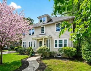 288 Auburndale Ave, Newton, Massachusetts, 3 Bedrooms Bedrooms, 6 Rooms Rooms,2 BathroomsBathrooms,Residential,For Sale,Auburndale Ave,73524456