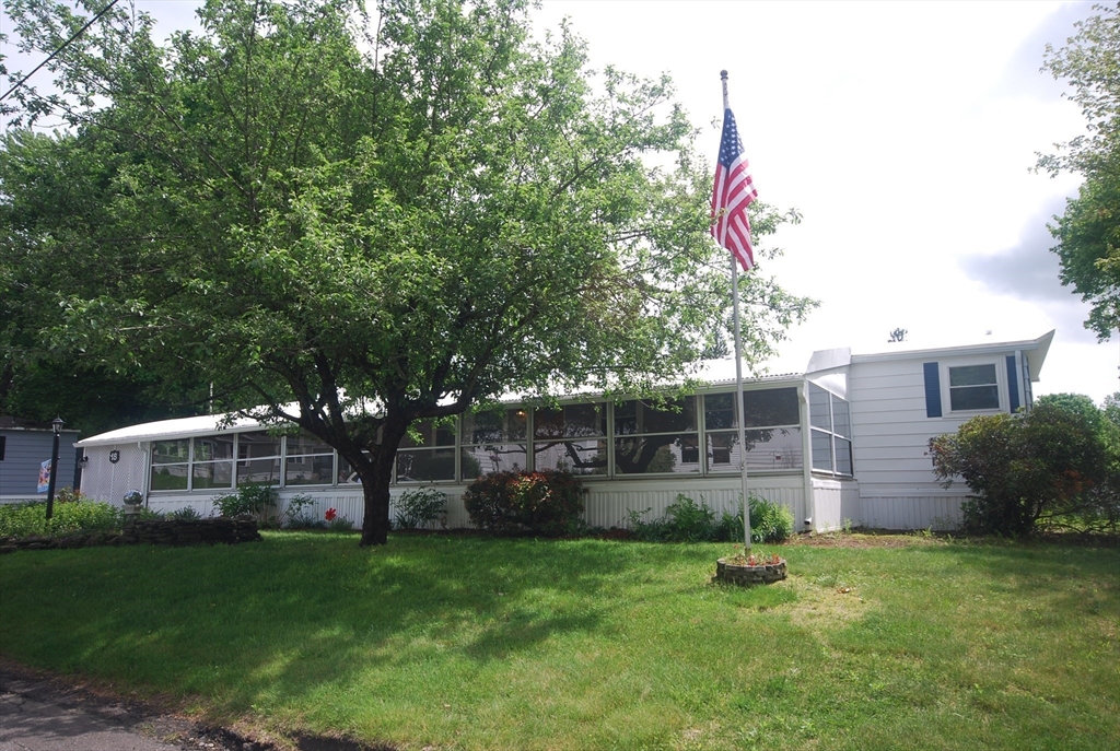 18 Riverview Circle, Brimfield, Massachusetts, 2 Bedrooms Bedrooms, 5 Rooms Rooms,1.5 BathroomsBathrooms,Residential,For Sale,Riverview Circle,73524463