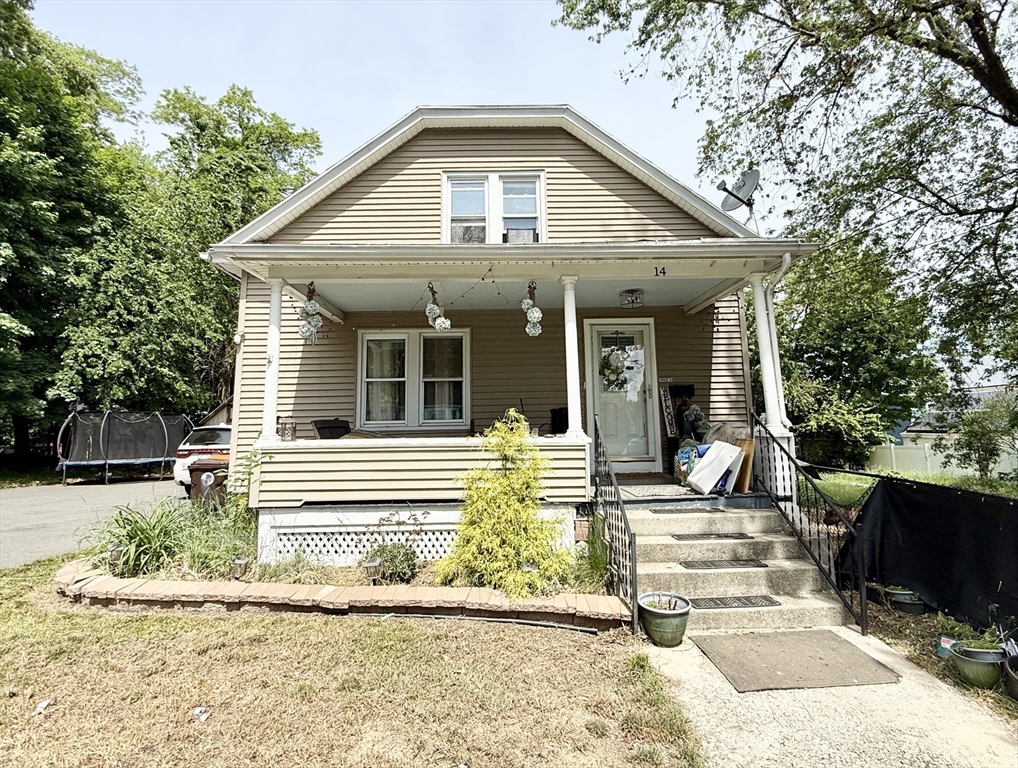 14 Ellington St, Agawam, Massachusetts, 3 Bedrooms Bedrooms, 7 Rooms Rooms,2 BathroomsBathrooms,Residential,For Sale,Ellington St,73524729