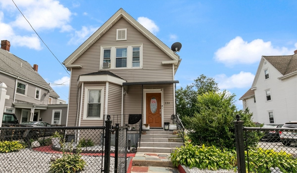 204 Harvard, Medford, Massachusetts, 4 Bedrooms Bedrooms, 12 Rooms Rooms,3 BathroomsBathrooms,Residential Income,For Sale,Harvard,73524747