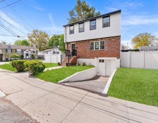 15 Fensmere Rd, Boston, Massachusetts, 4 Bedrooms Bedrooms, 10 Rooms Rooms,2.5 BathroomsBathrooms,Residential,For Sale,Fensmere Rd,73524759