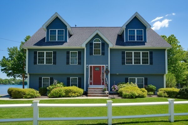 15 Fitz Terrace, Wilmington, Massachusetts, 5 Bedrooms Bedrooms, 11 Rooms Rooms,3.5 BathroomsBathrooms,Residential,For Sale,Fitz Terrace,73524764