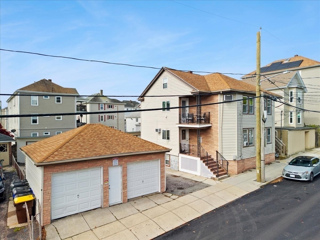 41 Barnes St, Fall River, Massachusetts, 6 Bedrooms Bedrooms, 12 Rooms Rooms,2 BathroomsBathrooms,Residential Income,For Sale,Barnes St,73524772