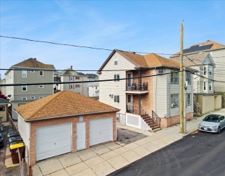 41 Barnes St, Fall River, Massachusetts, 6 Bedrooms Bedrooms, 12 Rooms Rooms,2 BathroomsBathrooms,Residential Income,For Sale,Barnes St,73524772