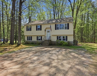 22 Seabrook Rd, Salisbury, Massachusetts, 3 Bedrooms Bedrooms, 6 Rooms Rooms,1 BathroomBathrooms,Residential,For Sale,Seabrook Rd,73524544