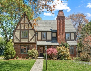 59 Wedgemere Avenue, Winchester, Massachusetts, 4 Bedrooms Bedrooms, 9 Rooms Rooms,3.5 BathroomsBathrooms,Residential Lease,For Rent,Wedgemere Avenue,73524398