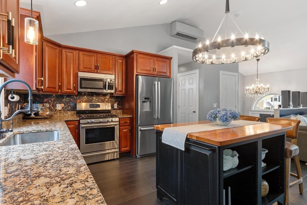 24 High St, North Brookfield, Massachusetts, 4 Bedrooms Bedrooms, 6 Rooms Rooms,3 BathroomsBathrooms,Residential,For Sale,High St,73524555