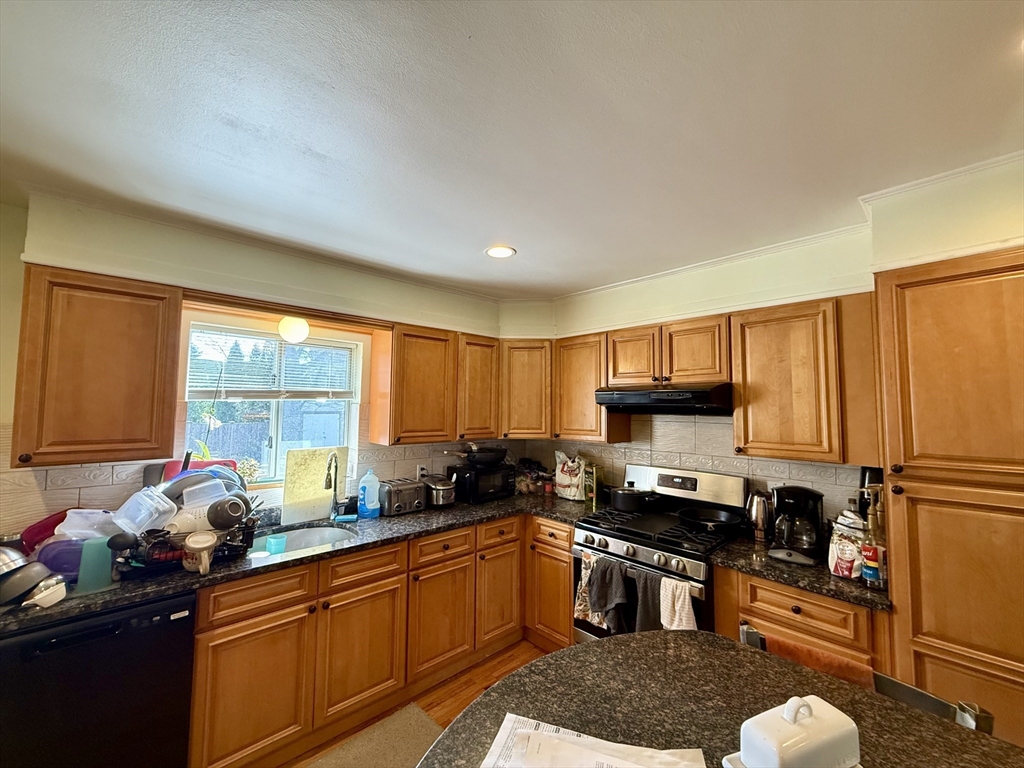 18 Pine Street, Newton, Massachusetts, 4 Bedrooms Bedrooms, 8 Rooms Rooms,1.5 BathroomsBathrooms,Residential Lease,For Rent,Pine Street,73524403