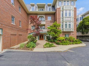 630 Hammond St, Brookline, Massachusetts, 2 Bedrooms Bedrooms, 5 Rooms Rooms,2 BathroomsBathrooms,Residential,For Sale,Hammond St,73524804