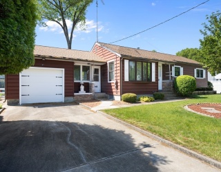 67 Manning St, Chicopee, Massachusetts, 3 Bedrooms Bedrooms, 6 Rooms Rooms,1 BathroomBathrooms,Residential,For Sale,Manning St,73524409