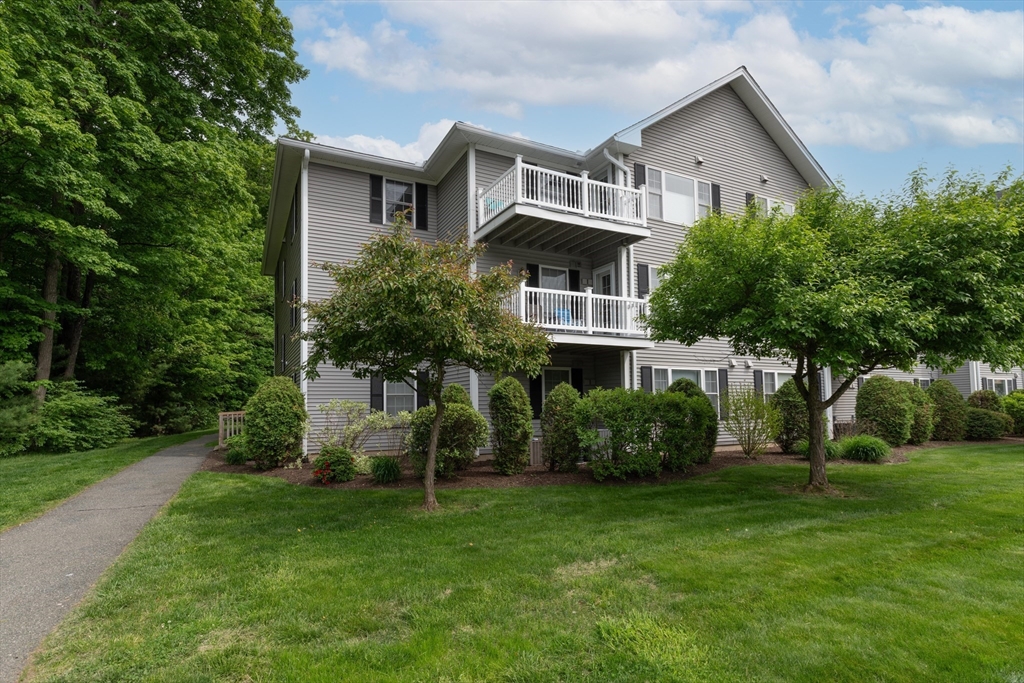 24 Greenleaves, Amherst, Massachusetts, 2 Bedrooms Bedrooms, 4 Rooms Rooms,1 BathroomBathrooms,Residential,For Sale,Greenleaves,73524587
