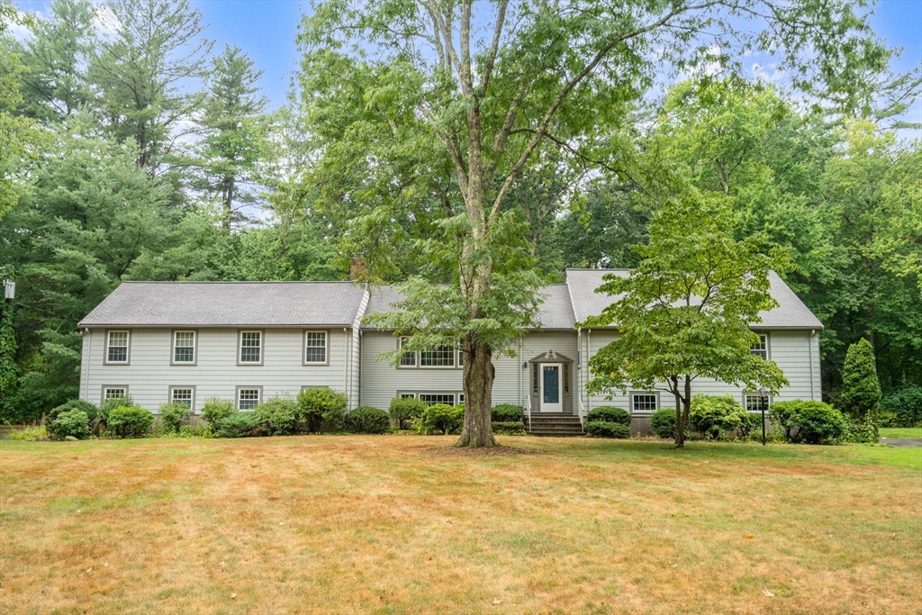 10 Radcliffe Rd, Weston, Massachusetts, 5 Bedrooms Bedrooms, 11 Rooms Rooms,3.5 BathroomsBathrooms,Residential Lease,For Rent,Radcliffe Rd,73524479