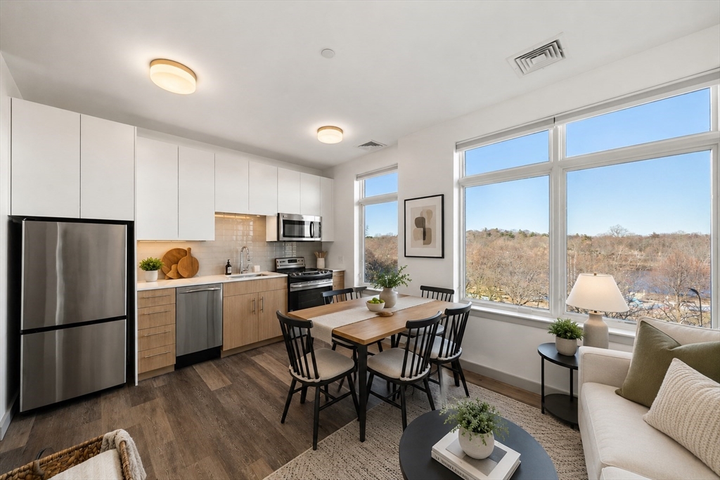 180 Telford, Boston, Massachusetts, 1 Bedroom Bedrooms, 2 Rooms Rooms,1 BathroomBathrooms,Residential,For Sale,Telford,73524210