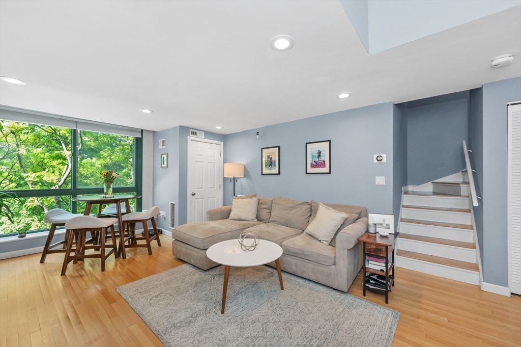 42 Eighth, Boston, Massachusetts, 1 Bedroom Bedrooms, 4 Rooms Rooms,1.5 BathroomsBathrooms,Residential,For Sale,Eighth,73524817