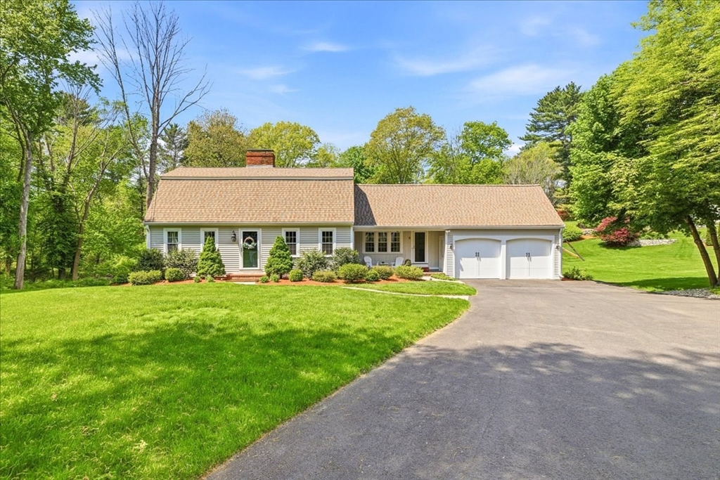 8 Bridge St, Norwell, Massachusetts, 4 Bedrooms Bedrooms, 9 Rooms Rooms,2.5 BathroomsBathrooms,Residential,For Sale,Bridge St,73524599
