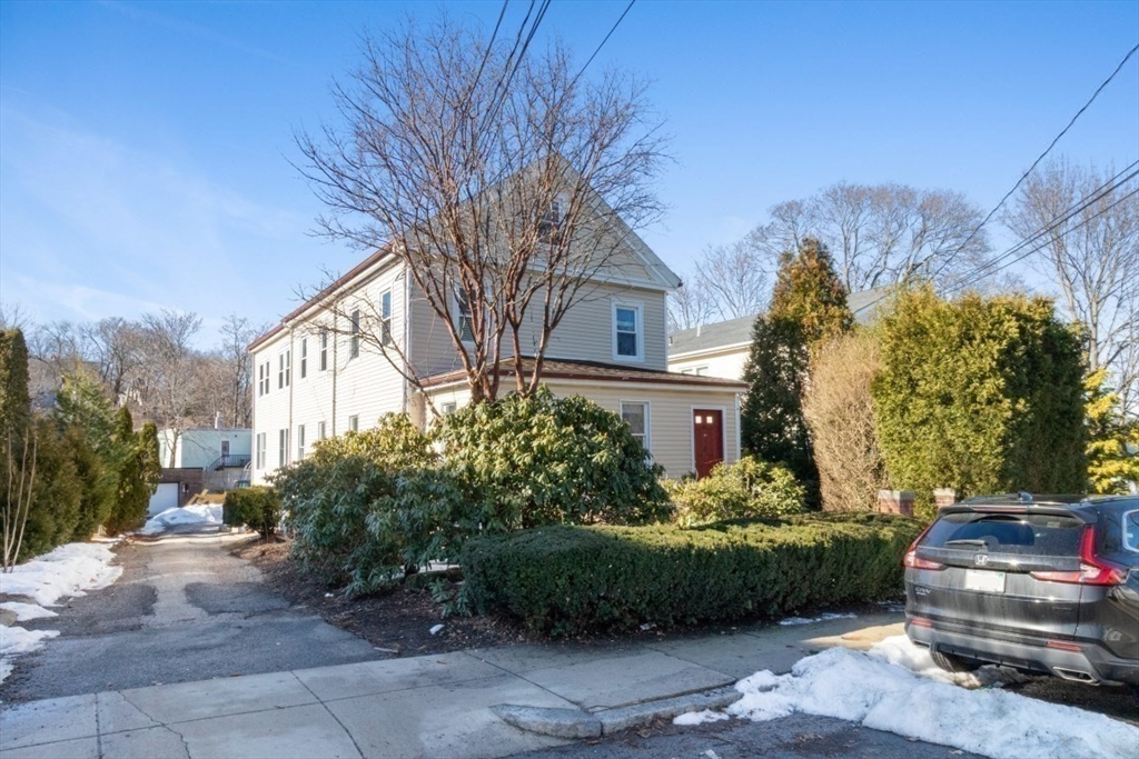 49 Dighton St, Boston, Massachusetts, 11 Bedrooms Bedrooms, 17 Rooms Rooms,5.5 BathroomsBathrooms,Residential Income,For Sale,Dighton St,73524602