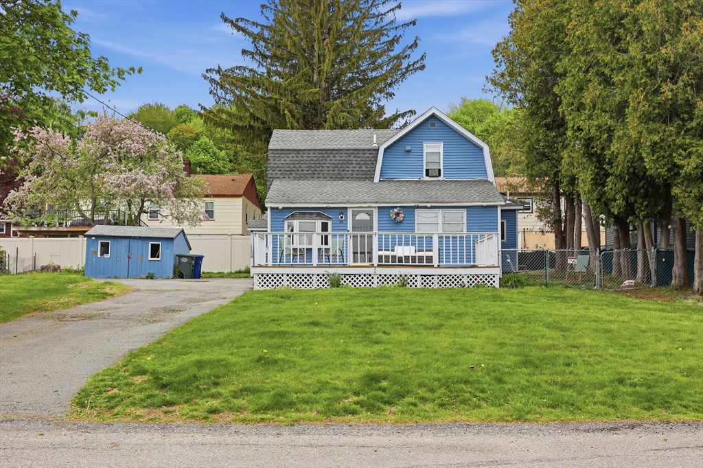24 Hawley Avenue, Leominster, Massachusetts, 2 Bedrooms Bedrooms, 6 Rooms Rooms,1.5 BathroomsBathrooms,Residential,For Sale,Hawley Avenue,73524824