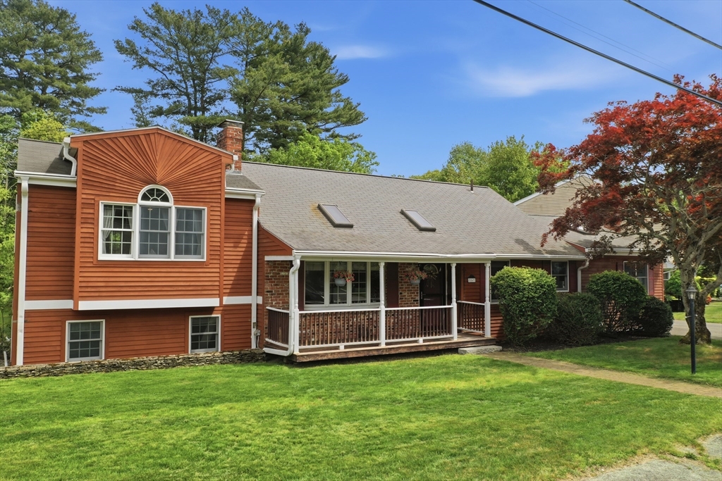84 Patricia Ln, Weymouth, Massachusetts, 3 Bedrooms Bedrooms, 8 Rooms Rooms,2.5 BathroomsBathrooms,Residential,For Sale,Patricia Ln,73524616