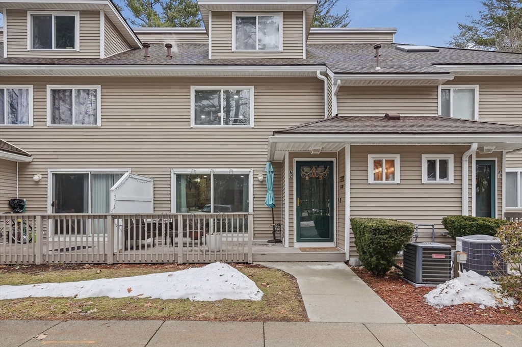 175 Littleton Road, Chelmsford, Massachusetts, 2 Bedrooms Bedrooms, 5 Rooms Rooms,2.5 BathroomsBathrooms,Residential,For Sale,Littleton Road,73524857
