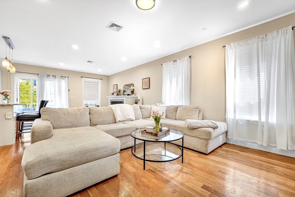 756 E Fifth St, Boston, Massachusetts, 3 Bedrooms Bedrooms, 4 Rooms Rooms,2.5 BathroomsBathrooms,Residential,For Sale,E Fifth St,73524837