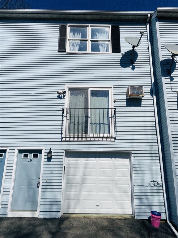 10 Gediminas Street, Worcester, Massachusetts, 2 Bedrooms Bedrooms, 6 Rooms Rooms,2 BathroomsBathrooms,Residential Lease,For Rent,Gediminas Street,73524881
