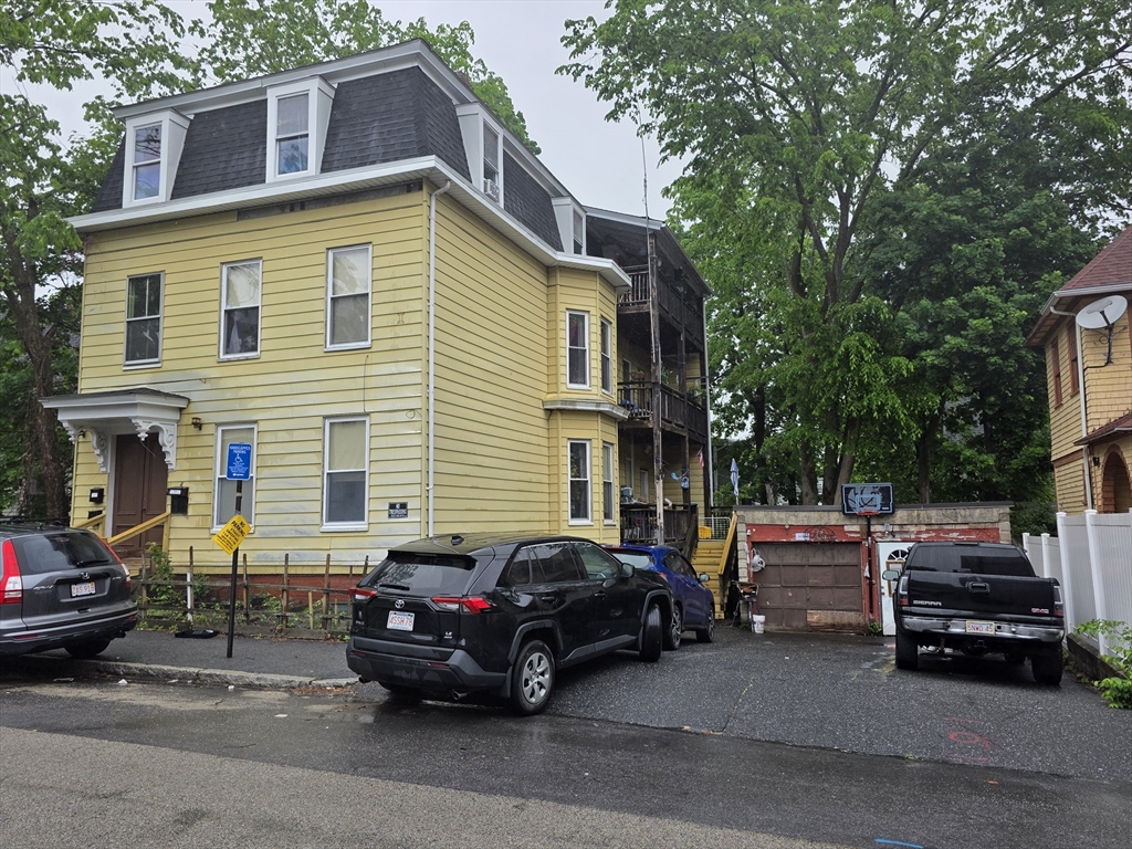4 Home St, Worcester, Massachusetts, 7 Bedrooms Bedrooms, 16 Rooms Rooms,3 BathroomsBathrooms,Residential Income,For Sale,Home St,73524896