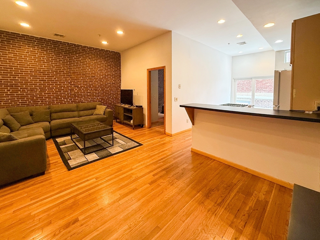 49-51 Temple Place, Boston, Massachusetts, 2 Bedrooms Bedrooms, 4 Rooms Rooms,1 BathroomBathrooms,Residential Lease,For Rent,Temple Place,73472054