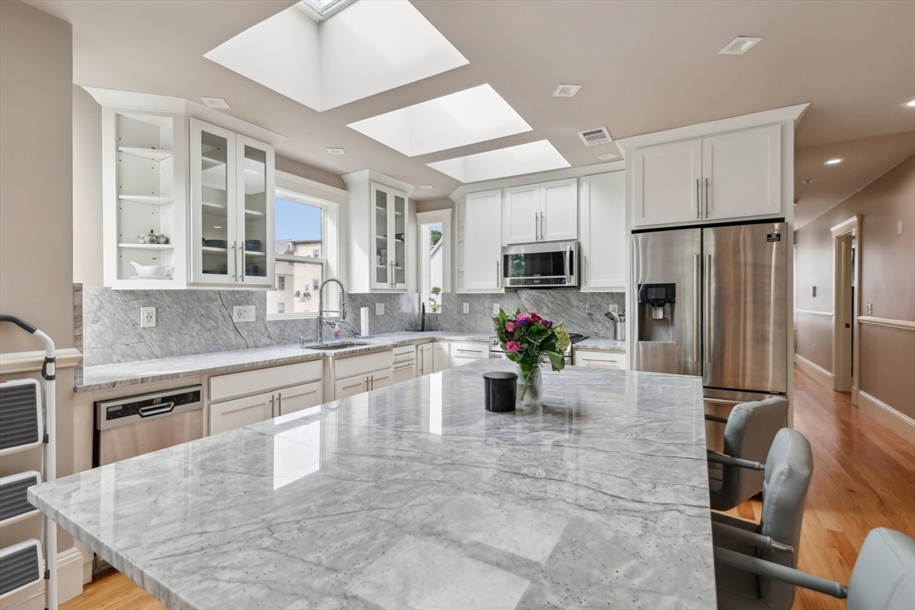 51 Hamilton Street, Boston, Massachusetts, 3 Bedrooms Bedrooms, 5 Rooms Rooms,2 BathroomsBathrooms,Residential,For Sale,Hamilton Street,73379692