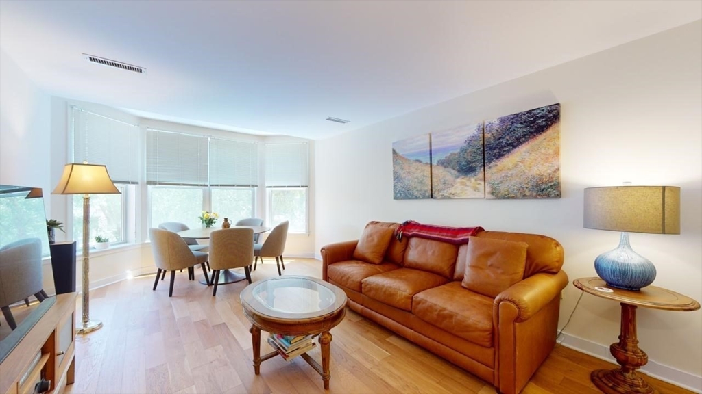 20 Chestnut St, Cambridge, Massachusetts, 2 Bedrooms Bedrooms, 6 Rooms Rooms,2 BathroomsBathrooms,Residential Lease,For Rent,Chestnut St,73517997