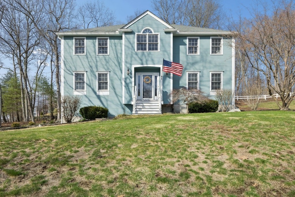 1 Heidi Lane, Grafton, Massachusetts, 4 Bedrooms Bedrooms, 8 Rooms Rooms,2.5 BathroomsBathrooms,Residential,For Sale,Heidi Lane,73498441