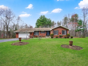 80 Russellville Rd, Southampton, Massachusetts, 3 Bedrooms Bedrooms, 6 Rooms Rooms,3 BathroomsBathrooms,Residential,For Sale,Russellville Rd,73499710