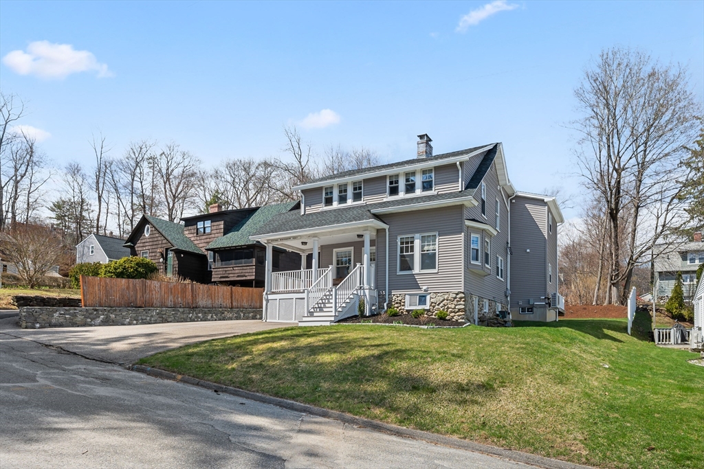 16 Windemere Road, Worcester, Massachusetts, 4 Bedrooms Bedrooms, 7 Rooms Rooms,2.5 BathroomsBathrooms,Residential,For Sale,Windemere Road,73497876