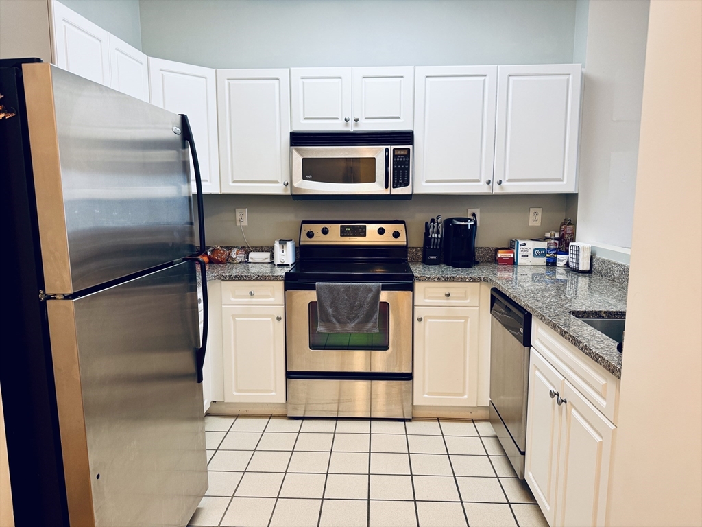 1 Cityview Lane, Quincy, Massachusetts, 2 Bedrooms Bedrooms, 6 Rooms Rooms,1.5 BathroomsBathrooms,Residential Lease,For Rent,Cityview Lane,73485436