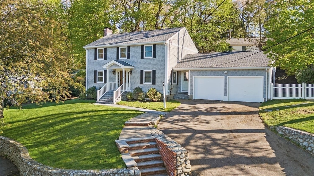 5 Alpine Circle, Wakefield, Massachusetts, 3 Bedrooms Bedrooms, 8 Rooms Rooms,2.5 BathroomsBathrooms,Residential,For Sale,Alpine Circle,73512671
