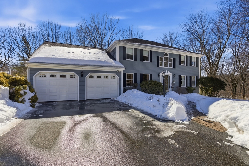 194 Sanborn Lane, Reading, Massachusetts, 4 Bedrooms Bedrooms, 10 Rooms Rooms,2.5 BathroomsBathrooms,Residential,For Sale,Sanborn Lane,73483530