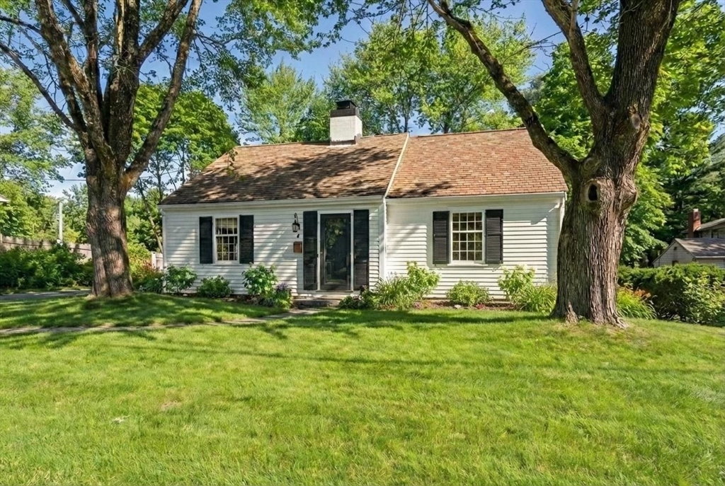2 Woodbine Ln, Hingham, Massachusetts, 3 Bedrooms Bedrooms, 8 Rooms Rooms,2 BathroomsBathrooms,Residential,For Sale,Woodbine Ln,73474201