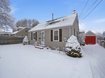 11 Archer Ave, Revere, Massachusetts, 2 Bedrooms Bedrooms, 5 Rooms Rooms,1 BathroomBathrooms,Residential,For Sale,Archer Ave,73471259