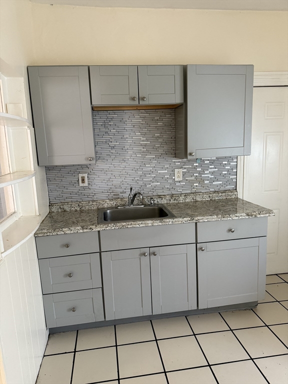 564 Hyde Park Ave, Boston, Massachusetts, 3 Bedrooms Bedrooms, 5 Rooms Rooms,1 BathroomBathrooms,Residential Lease,For Rent,Hyde Park Ave,73510653
