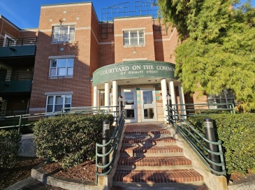 10 Pleasant St, Lynn, Massachusetts, 1 Bedroom Bedrooms, 3 Rooms Rooms,1 BathroomBathrooms,Residential,For Sale,Pleasant St,73500515