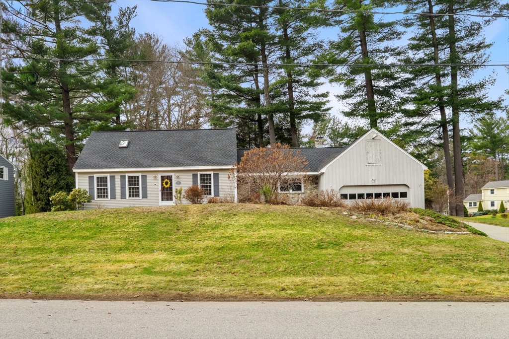 3 Exeter Way, Andover, Massachusetts, 4 Bedrooms Bedrooms, 8 Rooms Rooms,2 BathroomsBathrooms,Residential,For Sale,Exeter Way,73497614