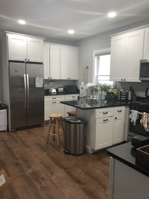 38 Crescent Ave, Boston, Massachusetts, 3 Bedrooms Bedrooms, 5 Rooms Rooms,1 BathroomBathrooms,Residential Lease,For Rent,Crescent Ave,73524999